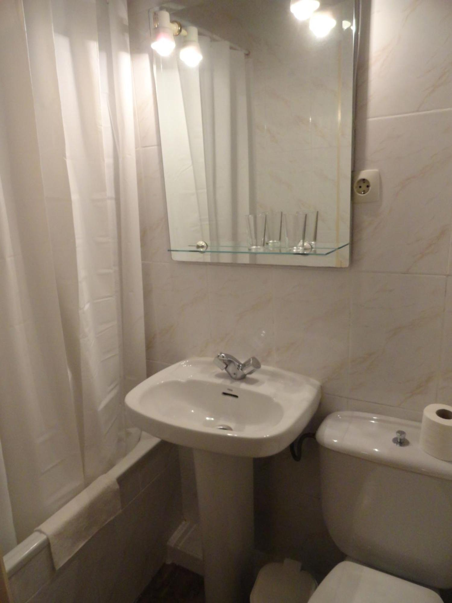Hostal Alistana Μαδρίτη Εξωτερικό φωτογραφία