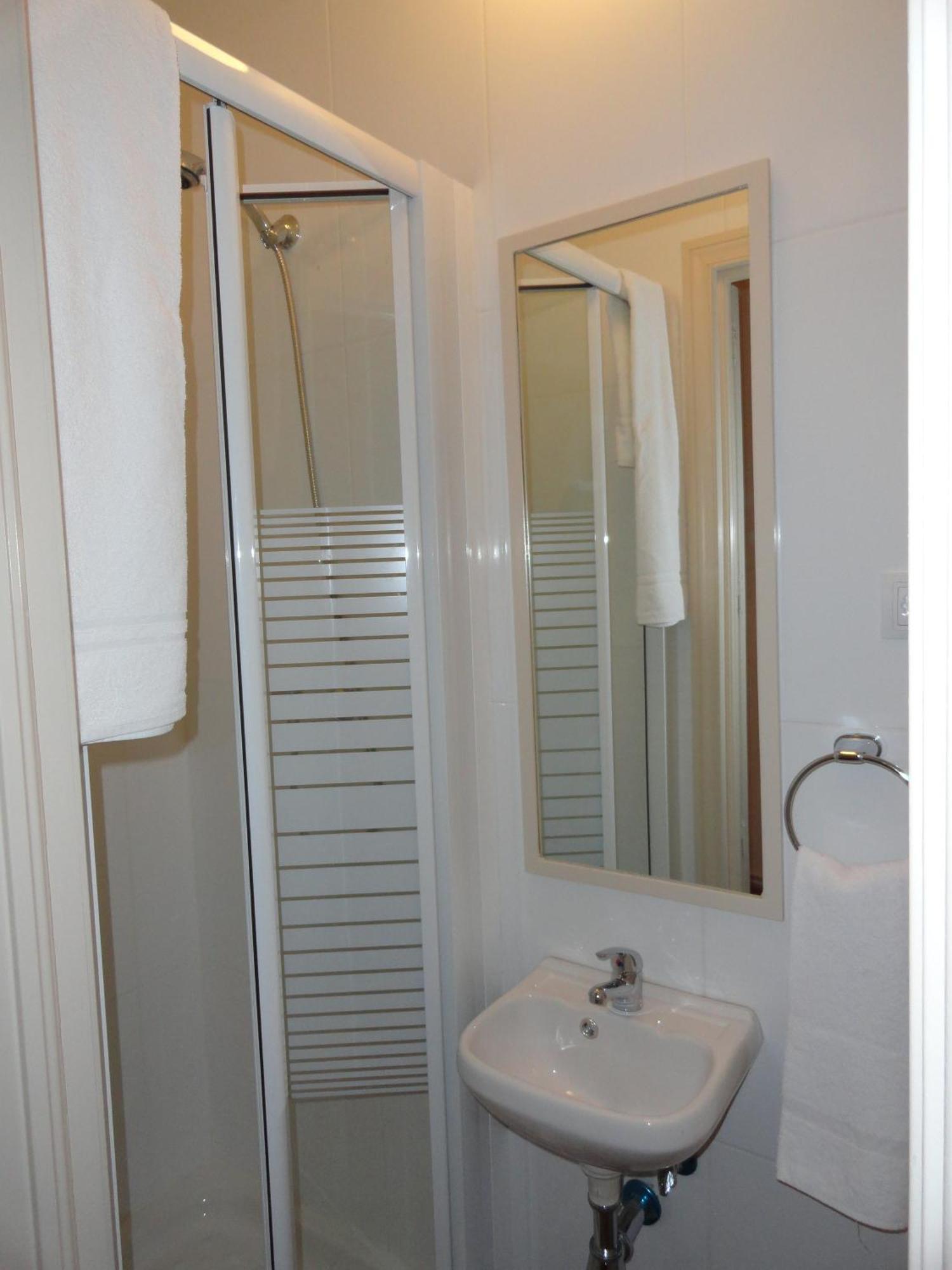 Hostal Alistana Μαδρίτη Εξωτερικό φωτογραφία